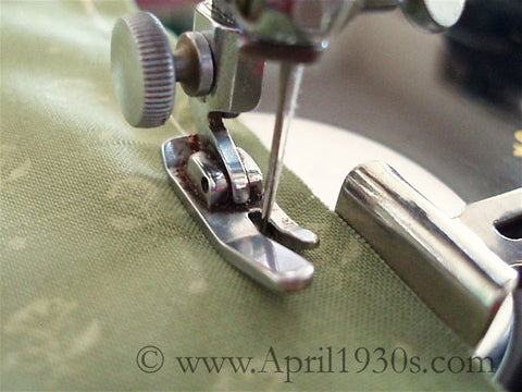 Zipper Foot for Singer Featherweight — Roxanne's