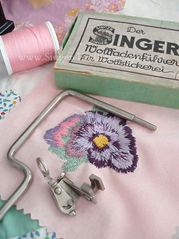 Singer Featherweight 221 Embroidery & Darning Foot – The Singer