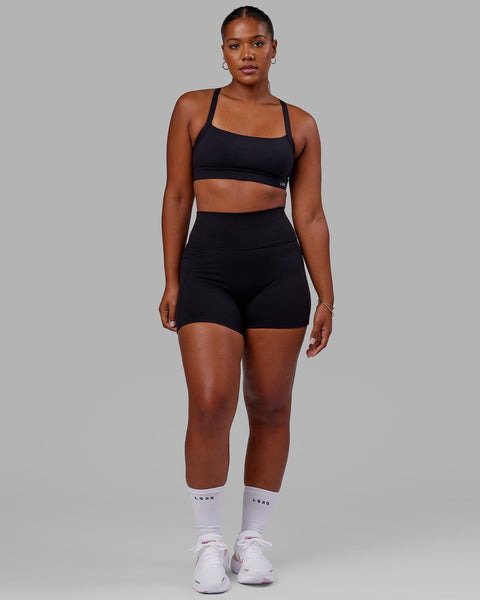 petite women gym clothing // capri running leggings + cropped