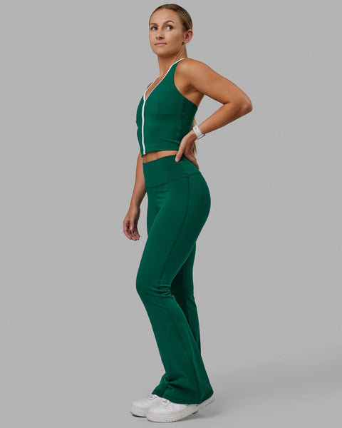 https://cdn.shopify.com/s/files/1/0993/2004/files/Model-Everyday-Petite-Flare-Tight-Malachite-1_grande.jpg?v=1706592945