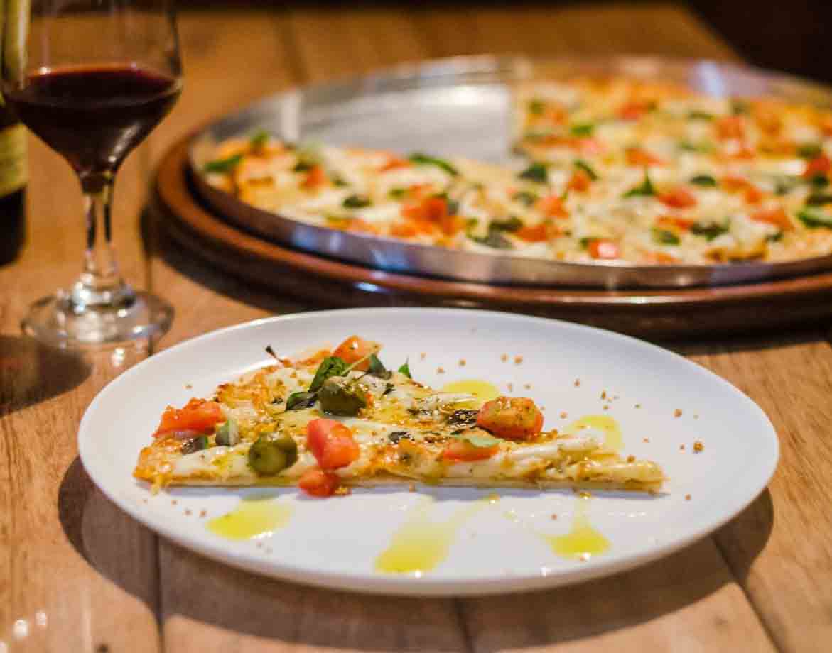 Mediterranean Pita Pizza Recipe Byagora Griechische Lebensmittel Online Shop