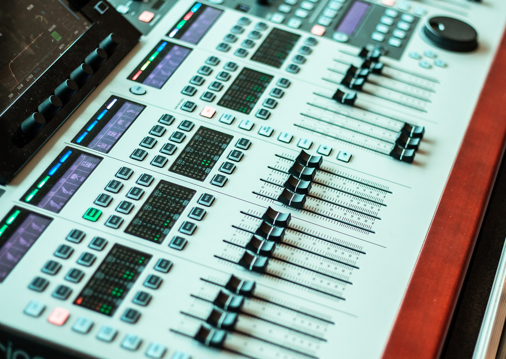 Beginners Guide: How Music Mixing Works For Incredible Mixes]