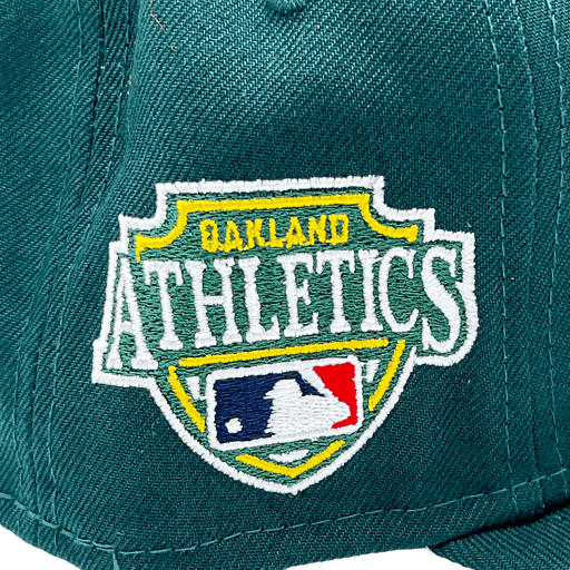 Oakland Athletics Crest 9FIFTY Mens Snapback Hat (White/Green)