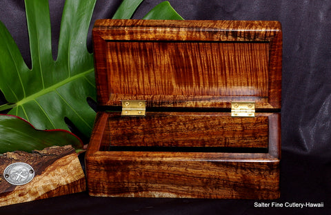 Small Memento box to hold an heirloom jewelry piece by Salter Fine Cutlery 