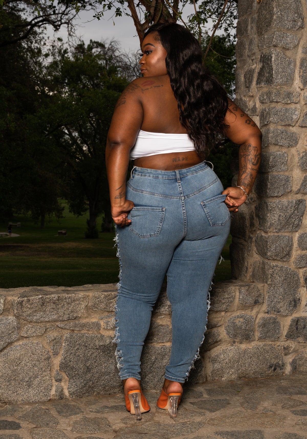 plus size ripped jeans outfit