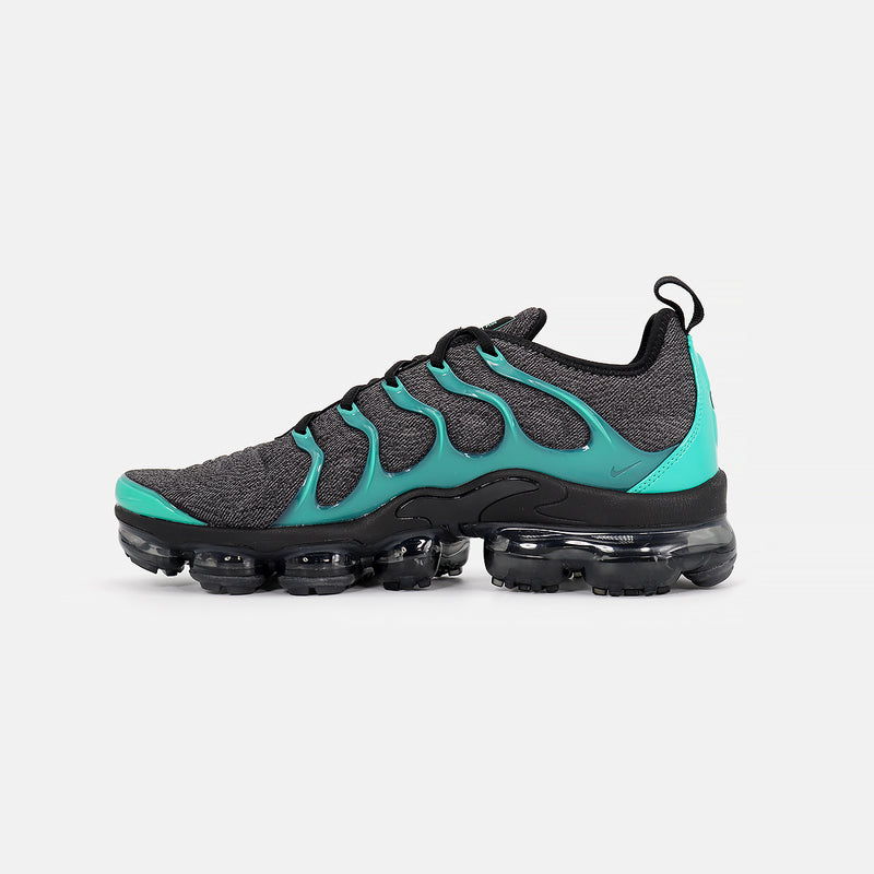 nike air vapormax plus black clear emerald