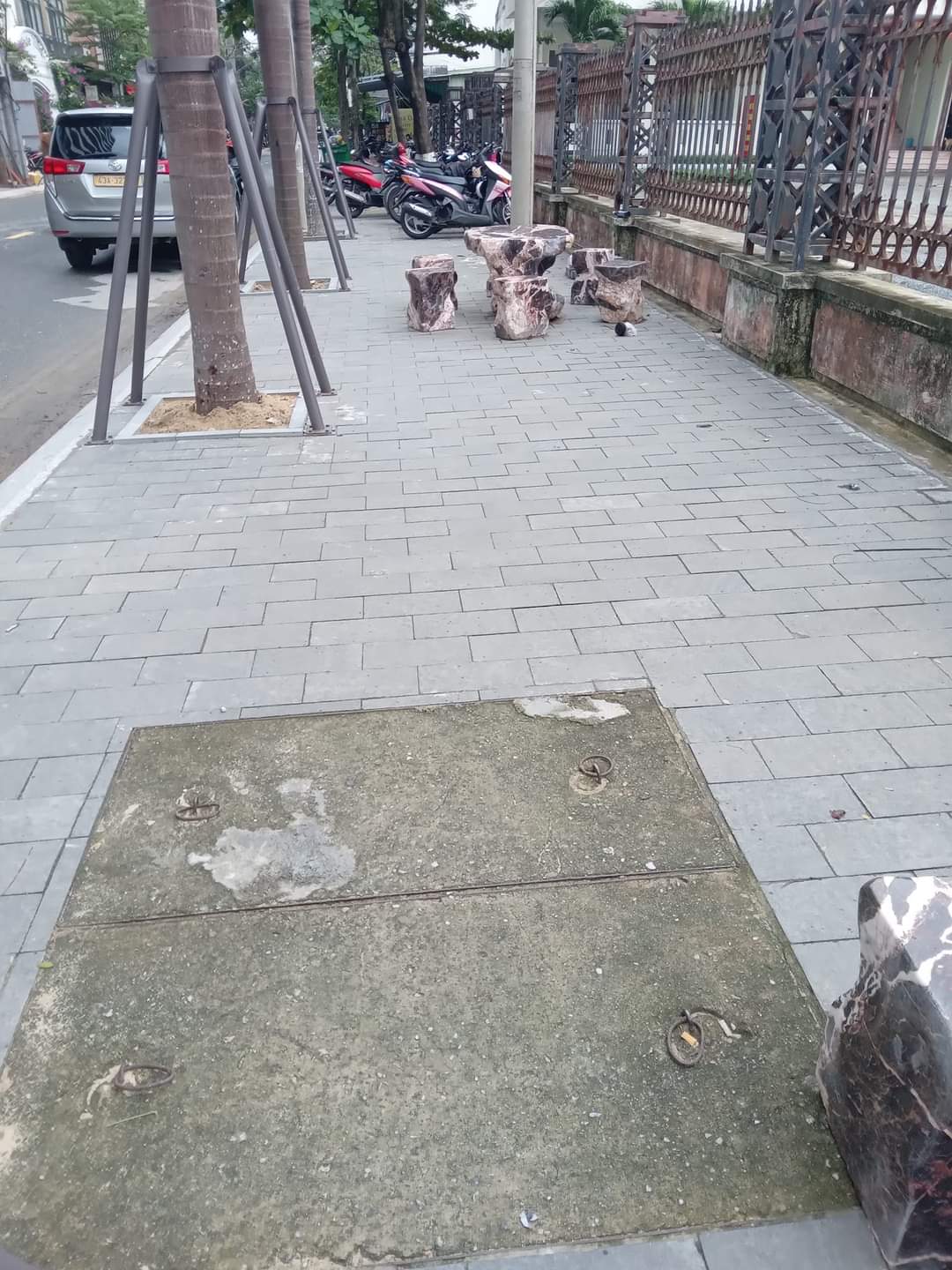 Sidewalk with tripping hazards in Da Nang, Vietnam