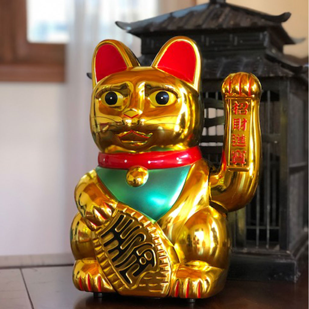 chinese gold waving cat