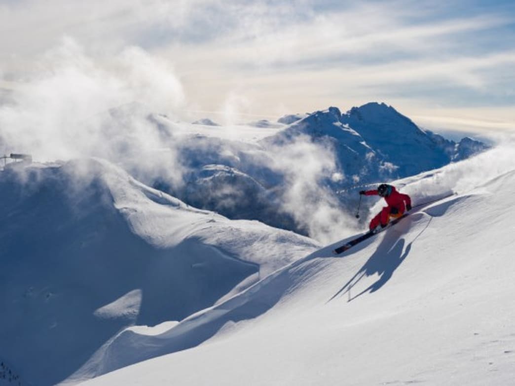 16 Extraordinary Winter Sports To Try With Your Squad Because Yolo Heli Skiing Skiing Quotes Girdwood