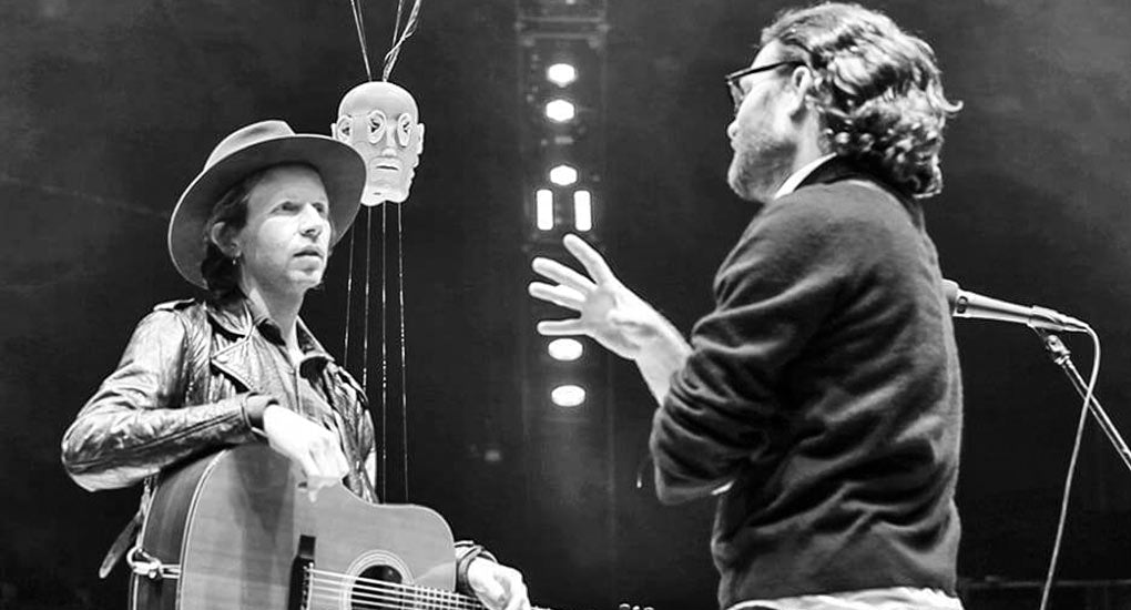 Image of singer-songwriter Beck speaking with producer Chris Milk