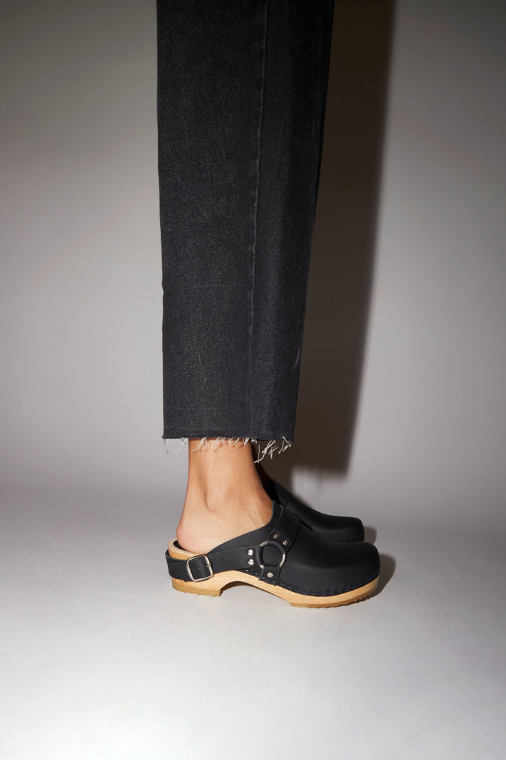 no 6 clogs black