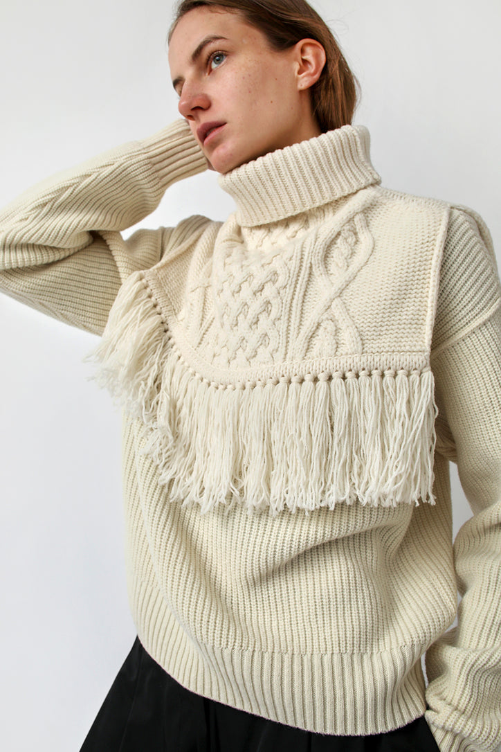 HYKE CABLE-KNIT SWEATER NECK WARMER | www.1nvrc.com