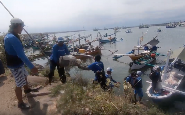 4ocean Bali Unloads Thousands of Pounds of Ocean Plastic