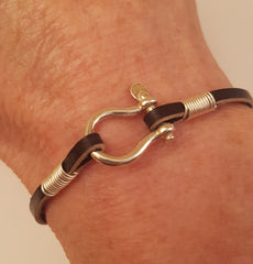 bow shackle leather bracelet