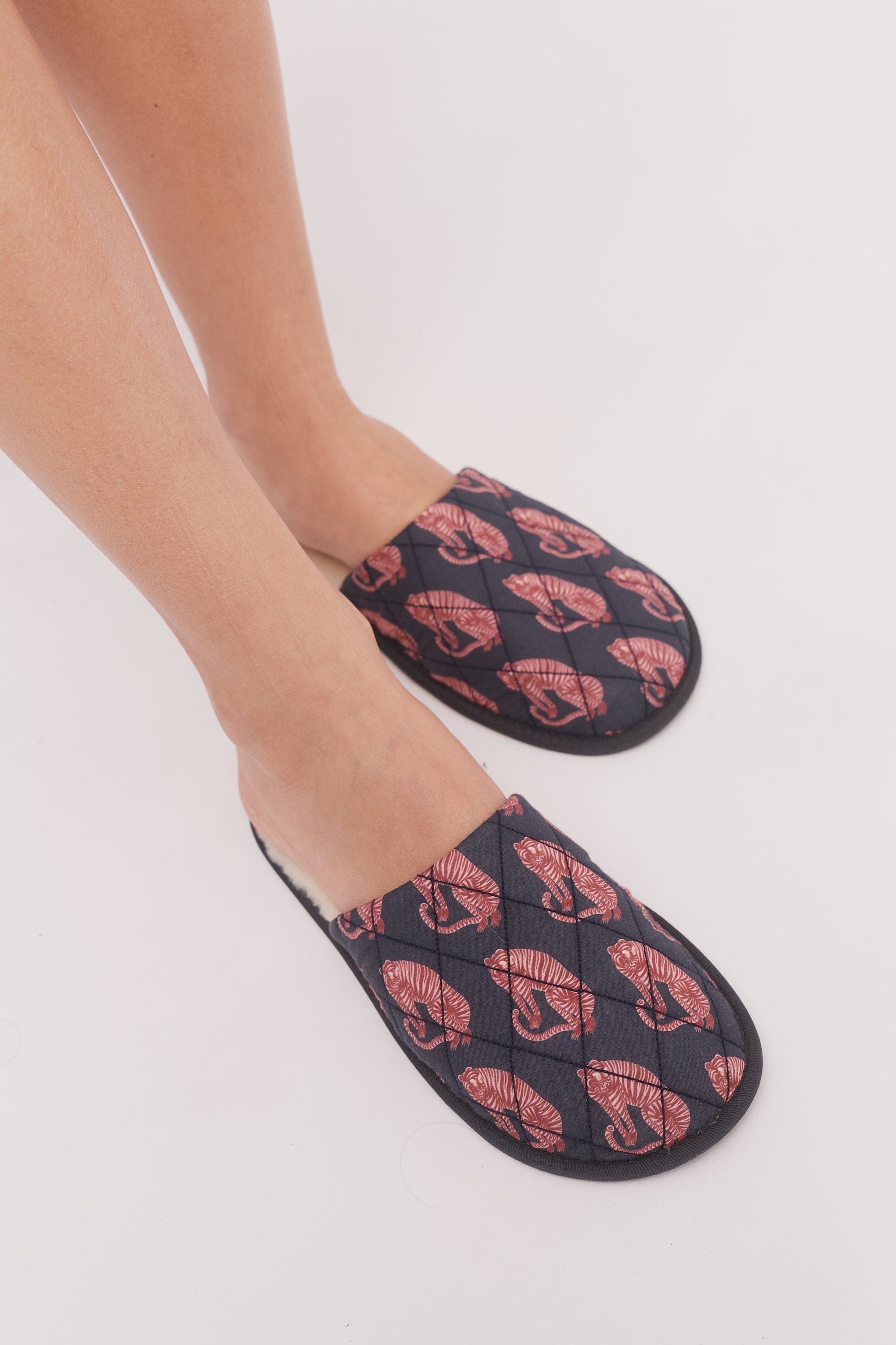 Buy New Look Chappals & Slippers online - Women - 4 products | FASHIOLA  INDIA