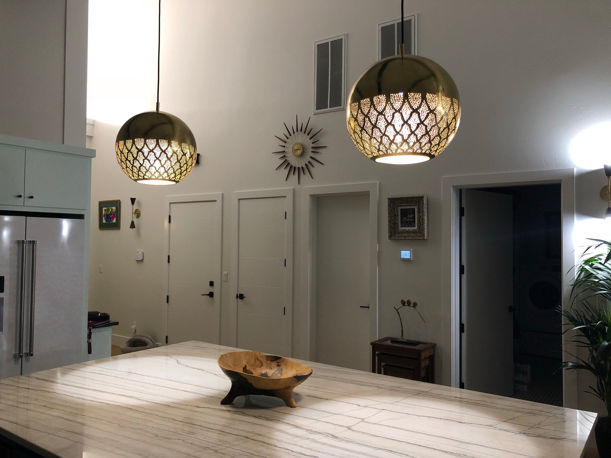 How to Hang Pendant Lights in a Kitchen