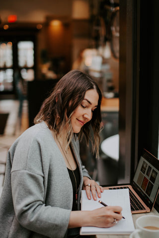 Jana Mutch is a Reiki Master, Healer, Intuitive and Akashik Records Reader from Vancouver, BC Canada. She heals through long-distance online appointments. 