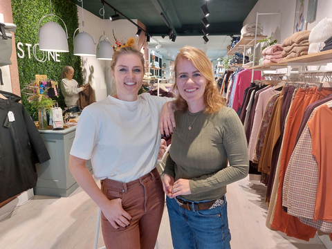 Vriendinnen Anna Sophie en Esther openen een duurzame kledingzaak in Utrecht