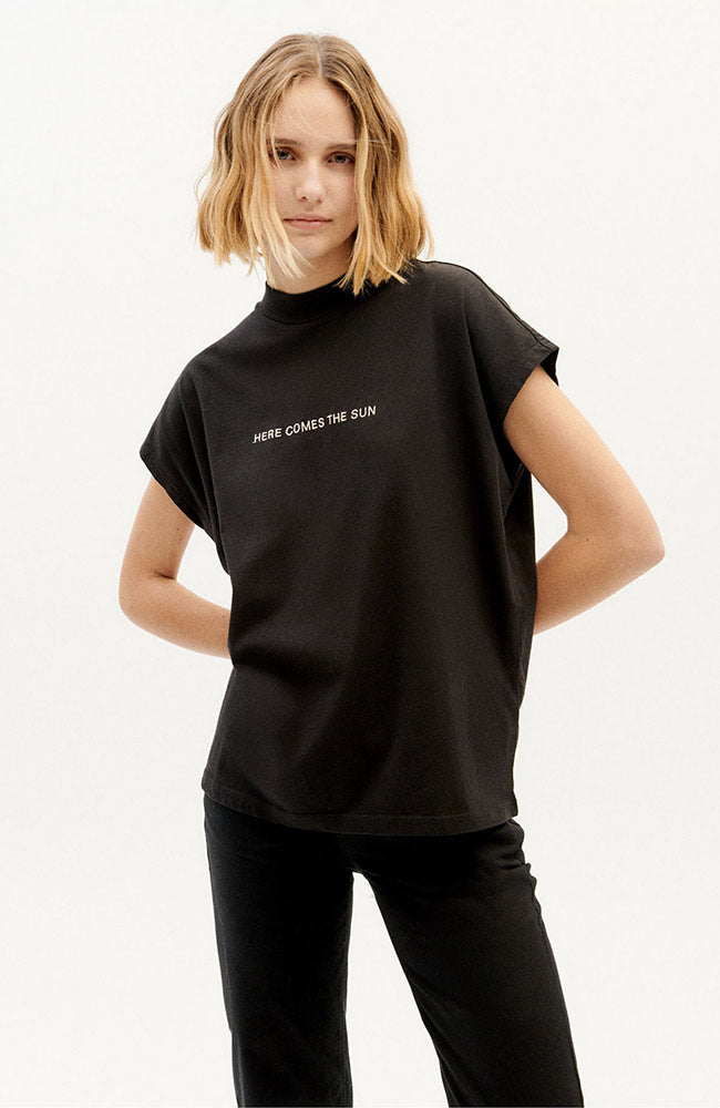 Here Comes The Sun T-Shirt Zwart 1