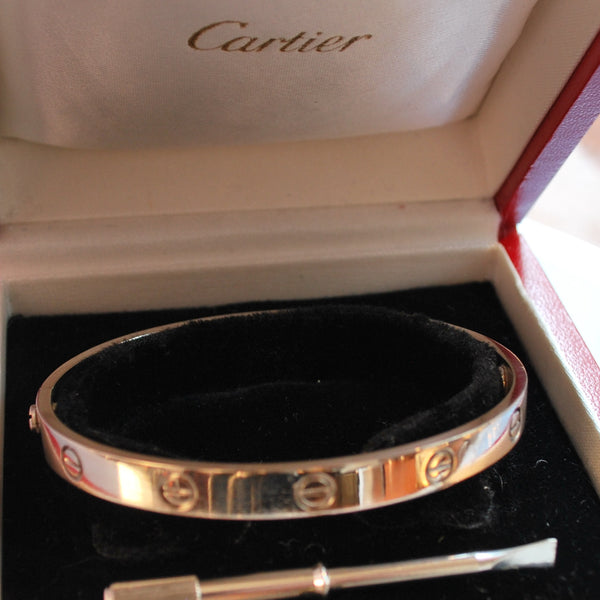 منديل bracelet love cartier argent 