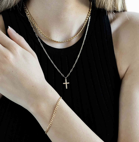 5 Fashionable Ways to Wear a Gold Chain - Dot Com Women