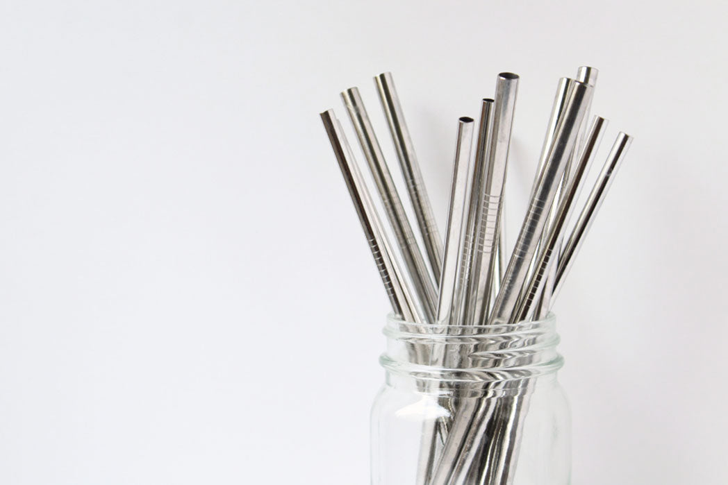 stainless steel straws in jar