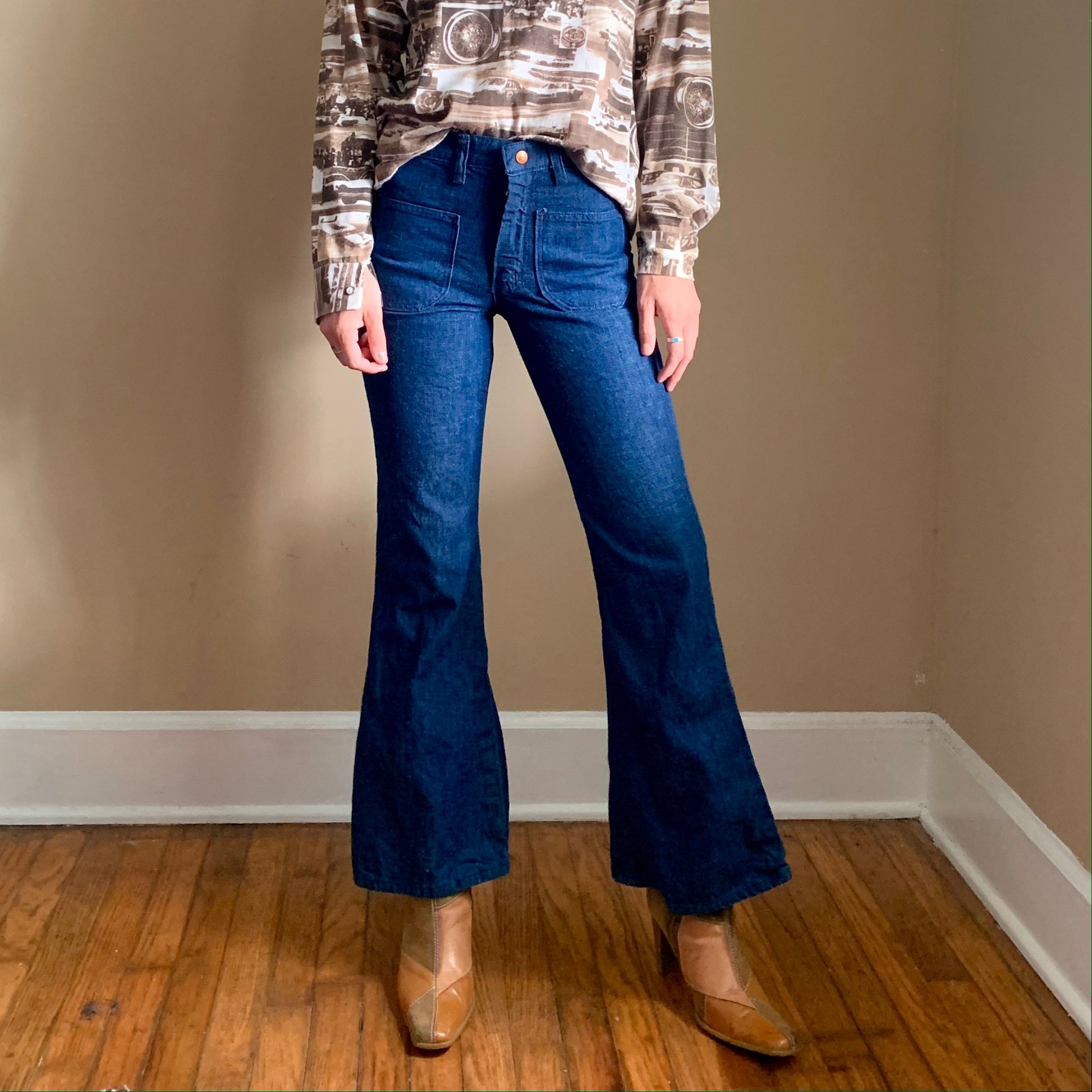70s Darkwash Wrangler Flare Jeans 26x28 (women's 00) – High Class Hillbilly