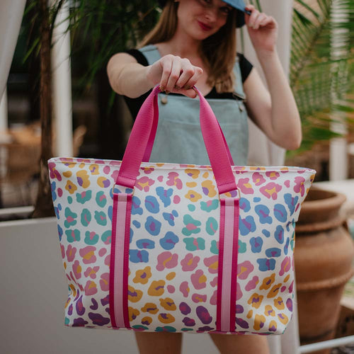 Monogram Monday with @landsend 🌴💗 This coverup and tote bag are so cute  for beach days! Have a great week everyone! #sponsored…