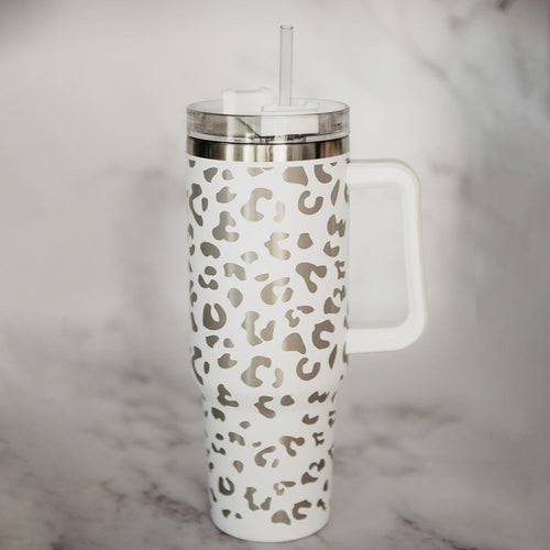 https://cdn.shopify.com/s/files/1/1003/9114/products/water-tumbler-white-metallic-leopard-with-handle_500x.jpg?v=1686596165