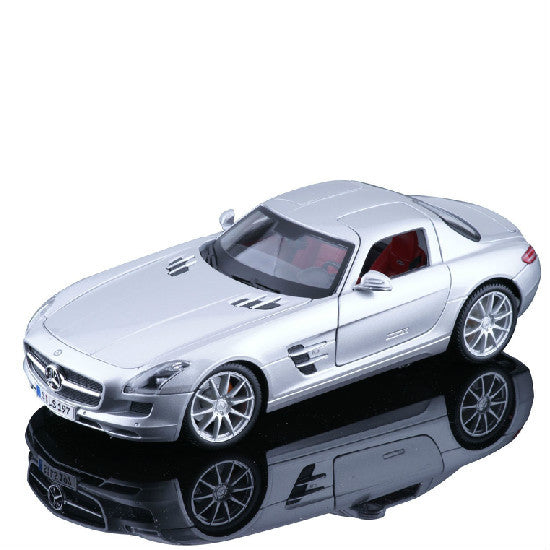 Maisto Mercedes Benz SLS AMG 1:18 Die-Cast Car Model - Silver