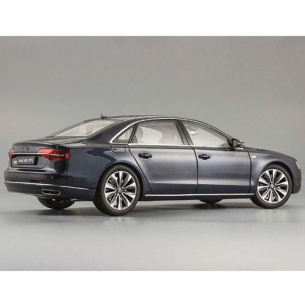 Audi アウディ A8L 1/18スケール コレクション 上品なスタイル 8960円