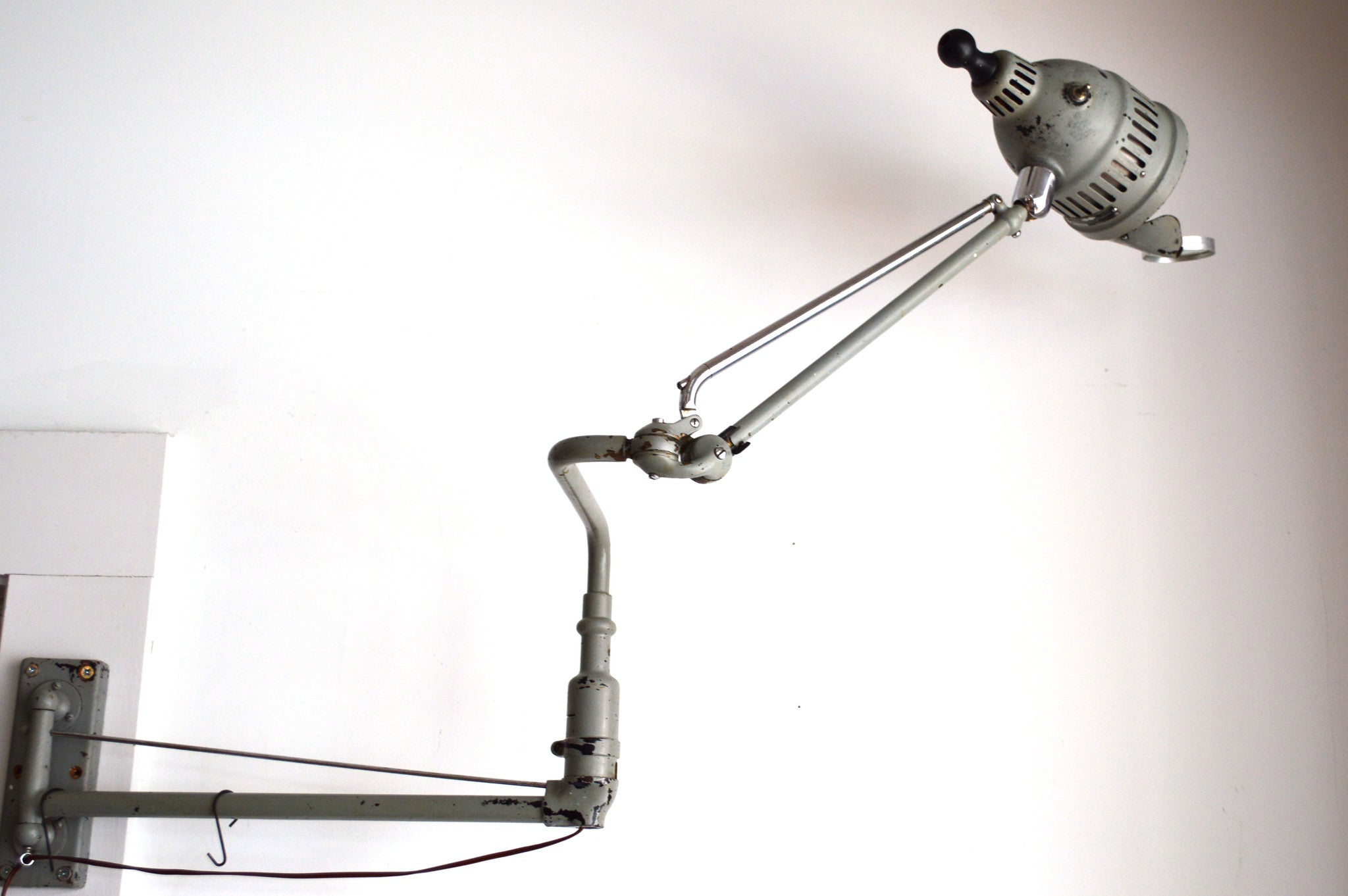 Adjustable Wall Mounted Industrial / Work Lamp - GalaxieModern