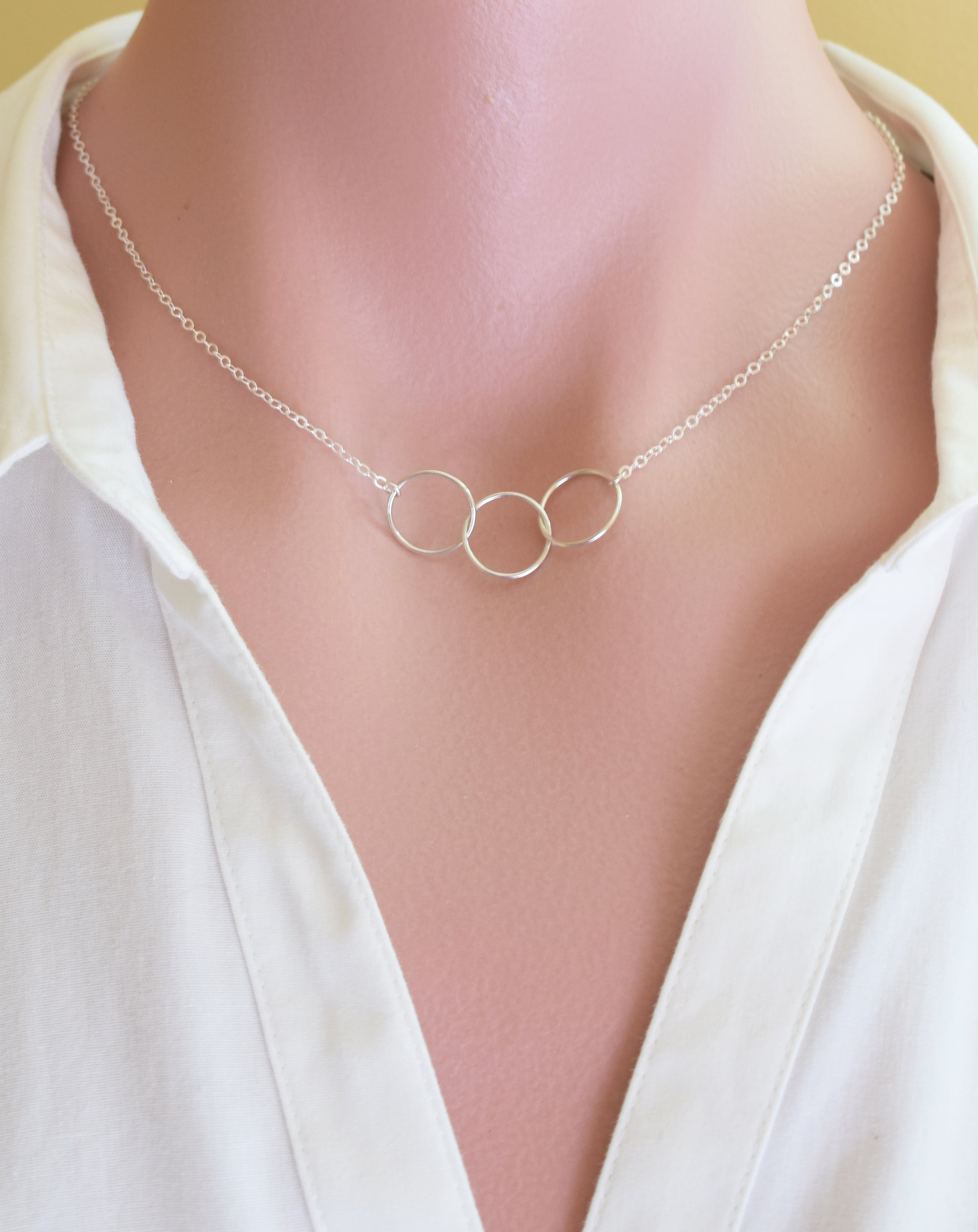 Amazon.com: AnalysisyLove 21st Birthday Gifts for Her, Sterling Silver  Infinity 2 Circle Necklace for Daughter, Gifts for 21 Year Old Women,  Birthday Party Friendship Gift Ideas for Her : Clothing, Shoes & Jewelry