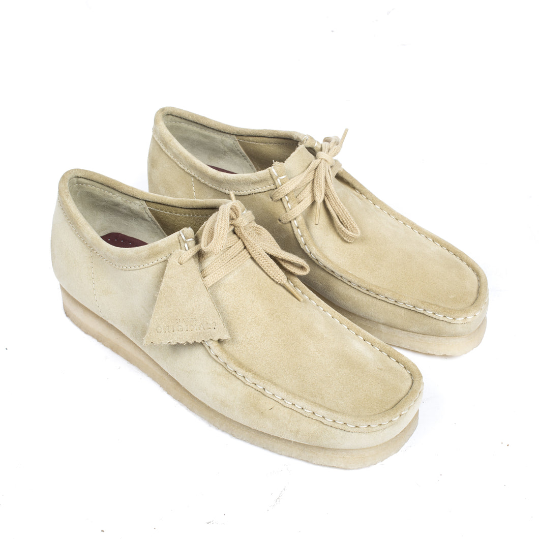 clarks wallabee low maple