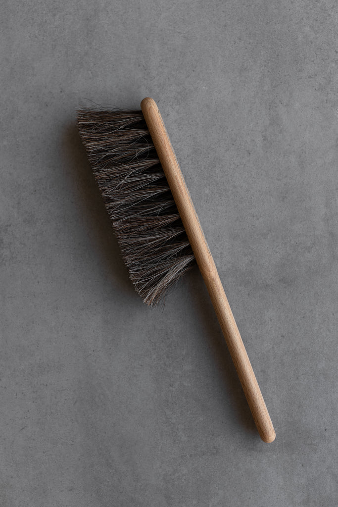 Beech & Horse Hair Crumb Brush – Earthen