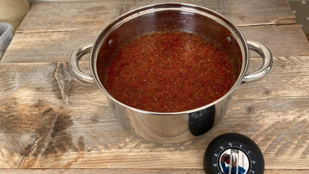 Safflower dye bath