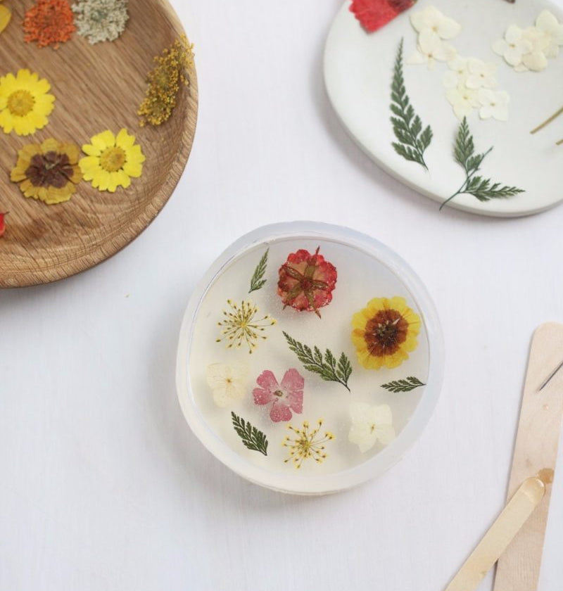 Eco-friendly: Dried Flowers and Packaging Reusing