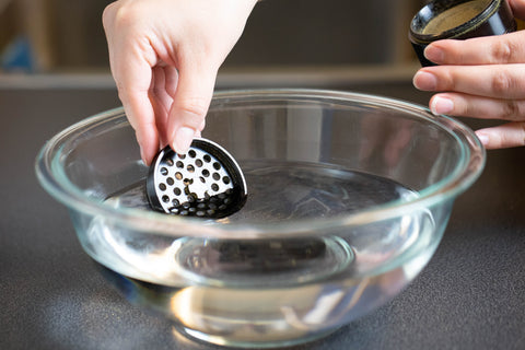 clean a grinder with alcohol