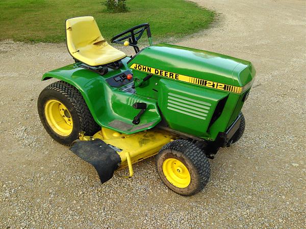 john deere 214 riding mower va;ue