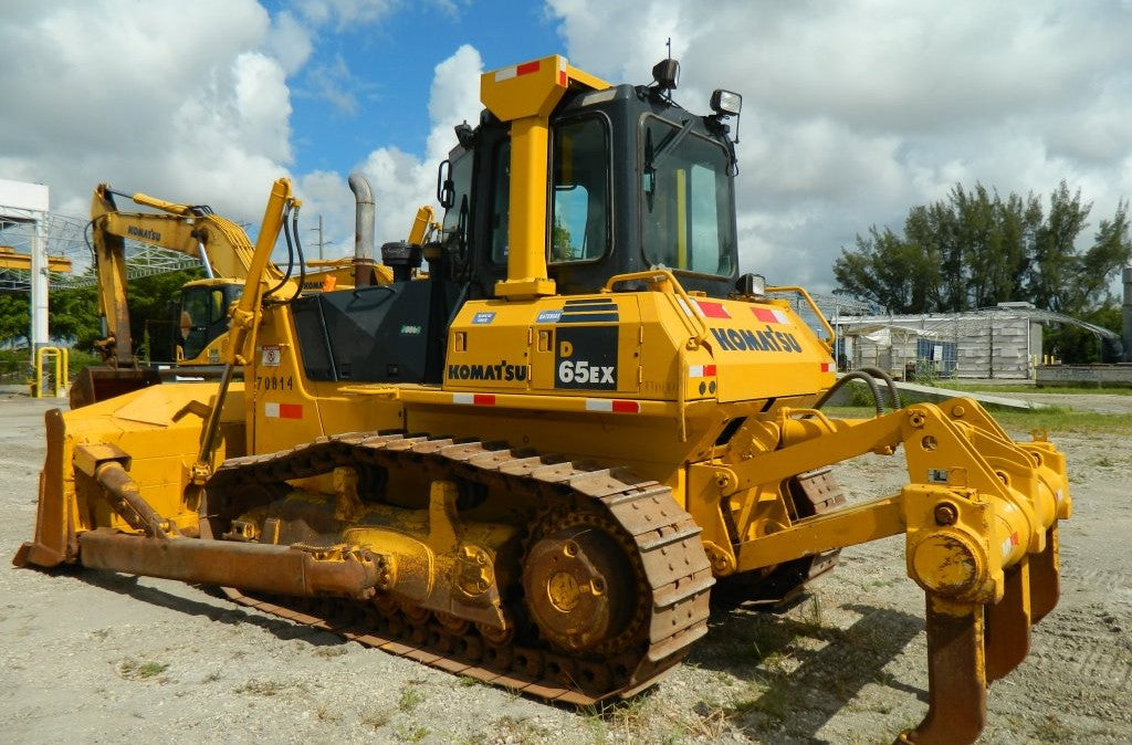 Комацу бульдозер д65. Komatsu d65ex-16. Komatsu d65px-15. Бульдозер Komatsu d65ex. Бульдозер Komatsu 65.