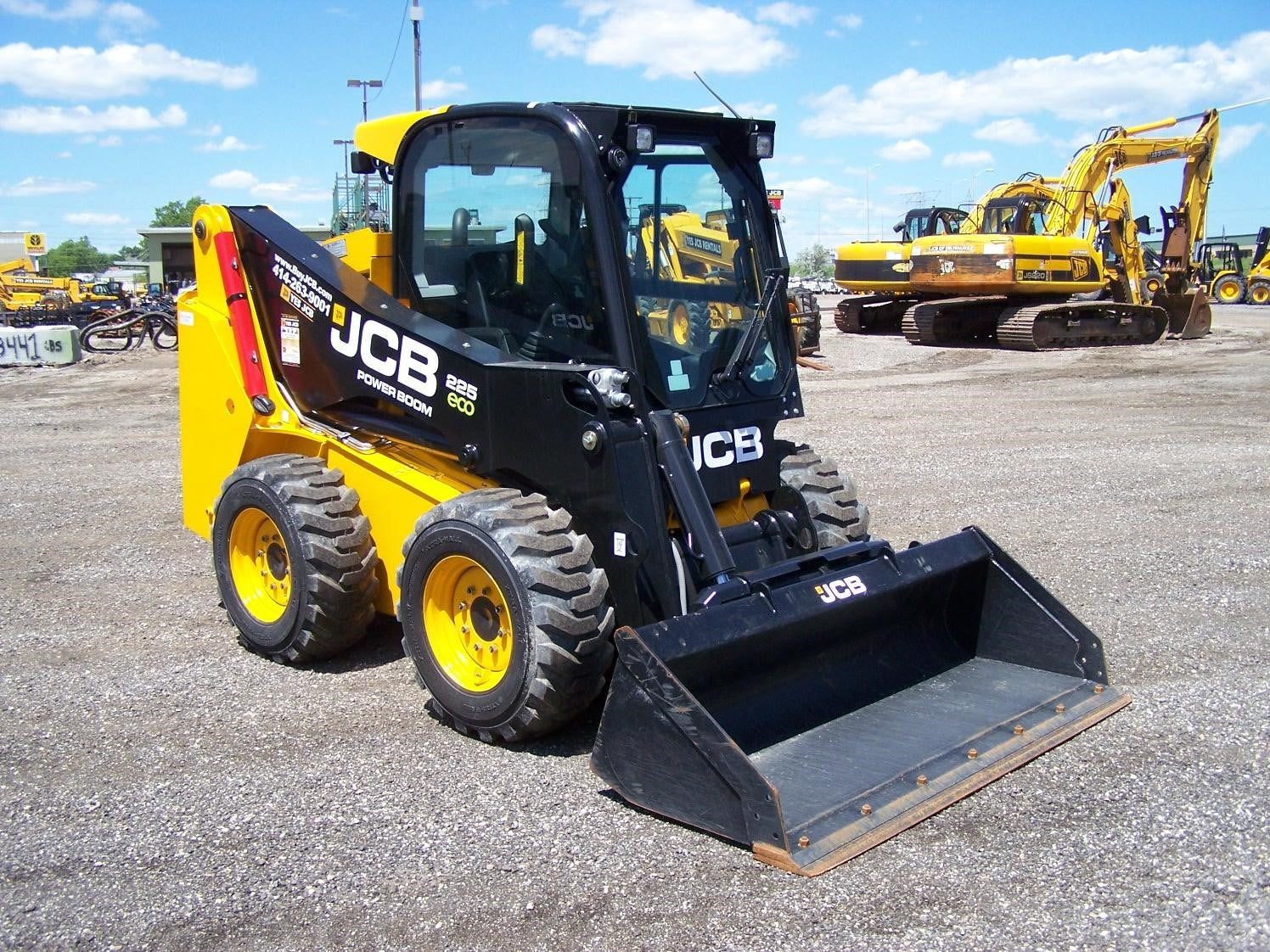 Погрузчик джисиби. JCB 225 Eco. Погрузчик JCB 225. JCB 225 Eco мини погрузчик. Бобкэт JCB 175.