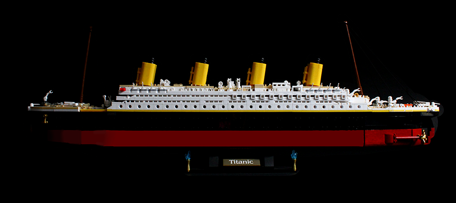 SLUBAN Model Bricks Titanic 1/350 Scale