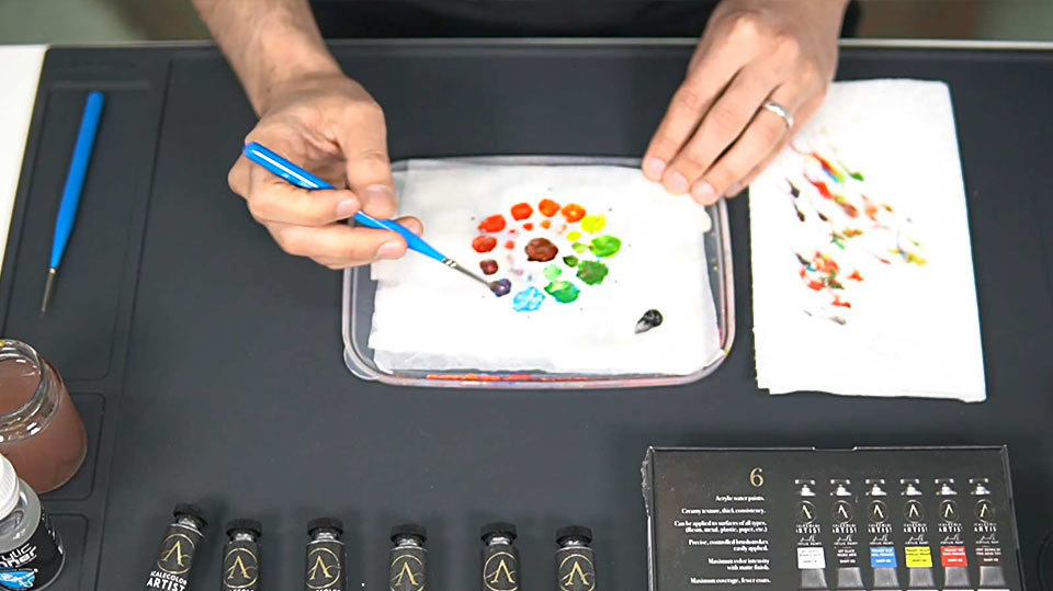 Entire colour wheel plus tonal todding to variable shaded colours, wet palette setup