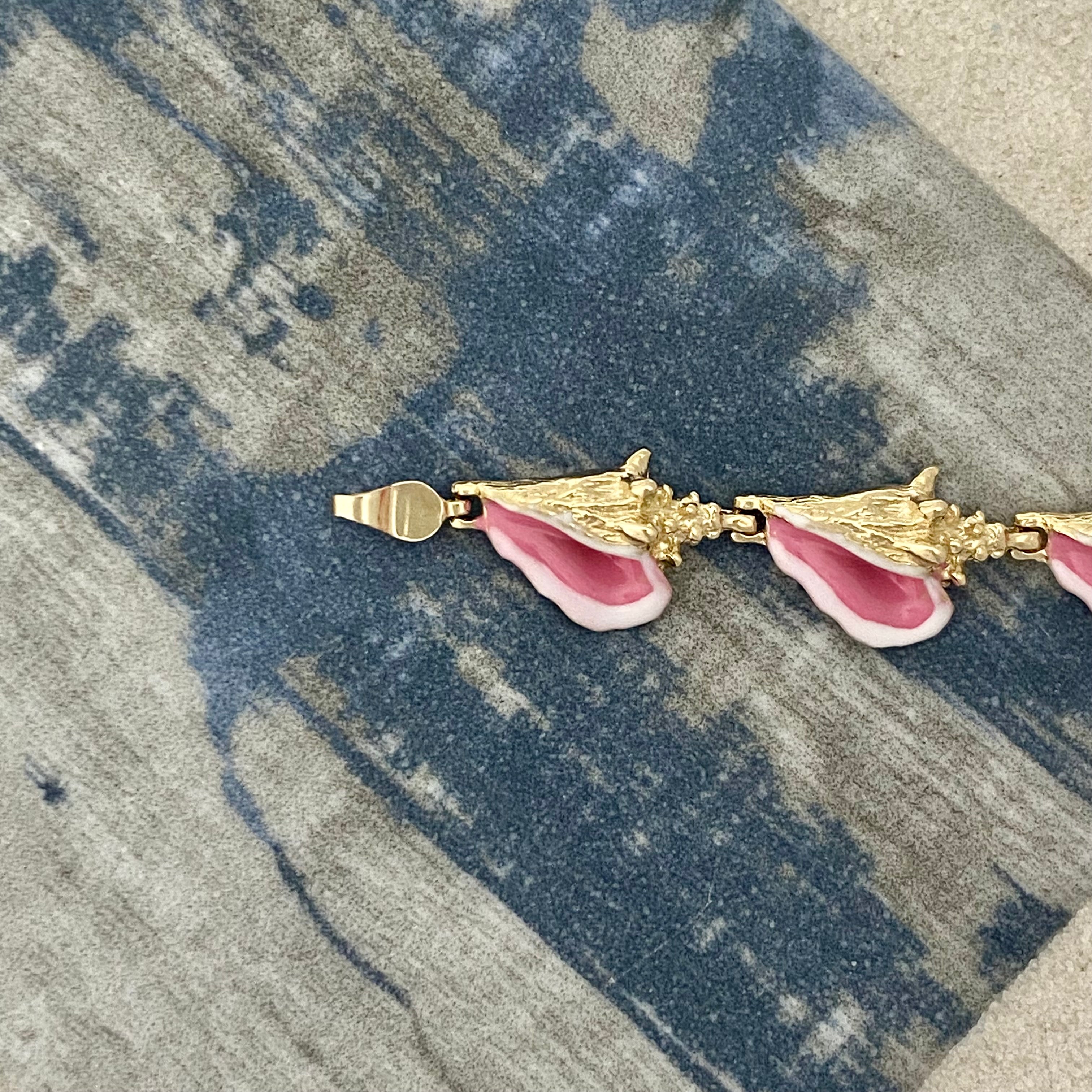 14k Yellow Gold Enamel Conch Bracelet 7 1/4