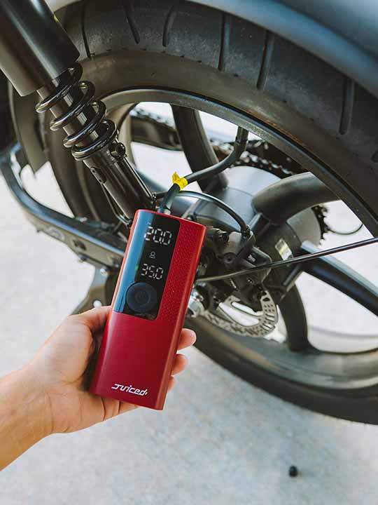 5 Must-Have Accessories For New E-Bike Riders