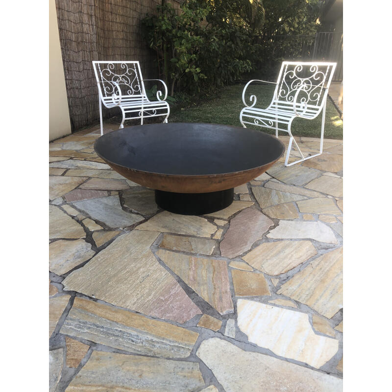 Cast Iron Fire Pit 1100 on Ring Base