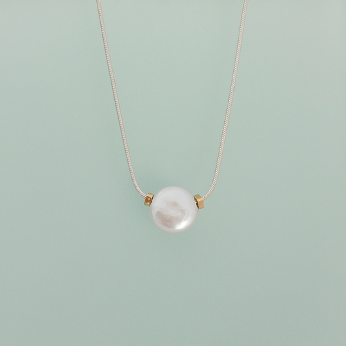 Simple Pearl Necklace in Yellow, Rose or White Gold