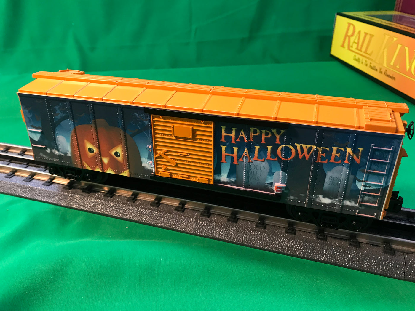 o scale halloween train cars