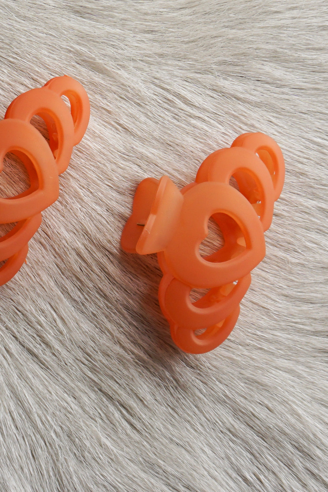 Palau Heart Claw Hair Clip in Orange