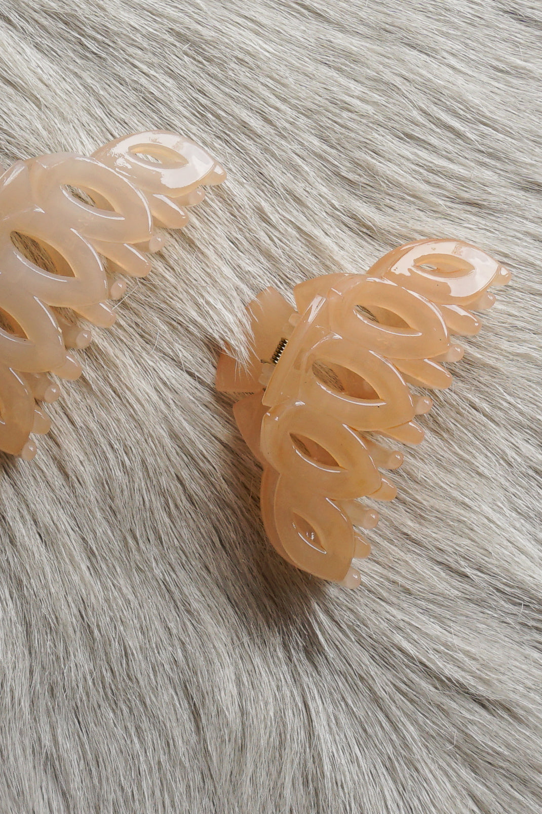 Lottie Tear Drop Claw Hair Clip in Peach